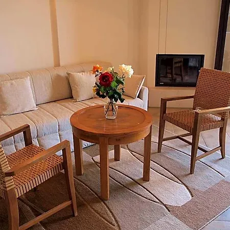 Theasi Hotel